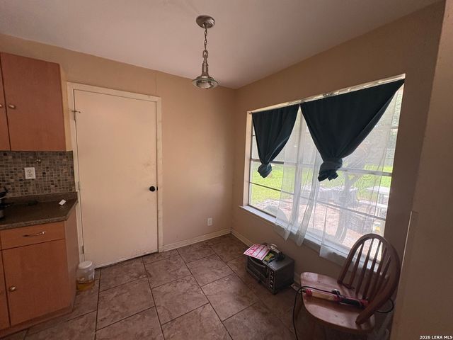457 Winfield Blvd, Windcrest, TX 78239