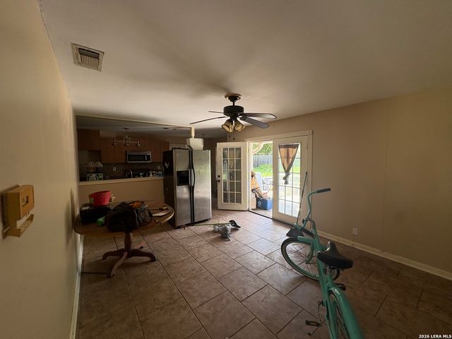 457 Winfield Blvd, Windcrest, TX 78239