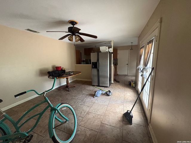 457 Winfield Blvd, Windcrest, TX 78239