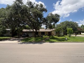 457 Winfield Blvd, Windcrest, TX 78239