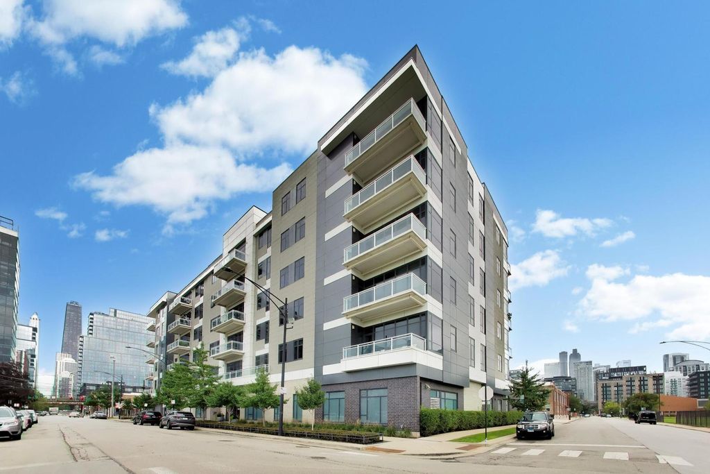 367 W Locust Street 305, Chicago, IL 60610 — exterior