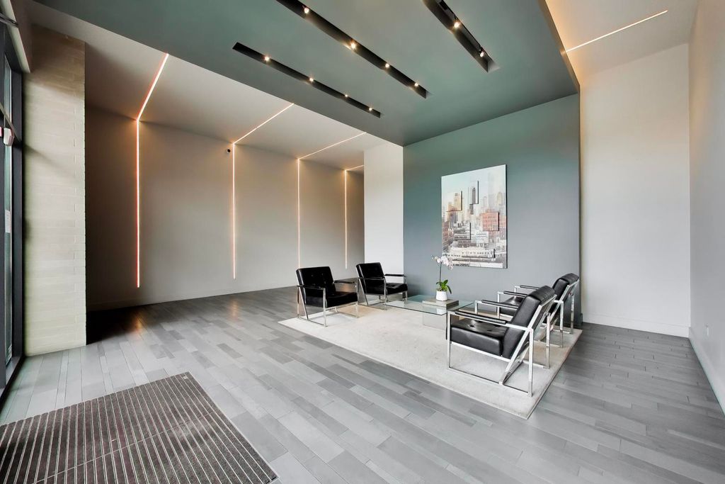 367 W Locust Street 305, Chicago, IL 60610 — photo 2