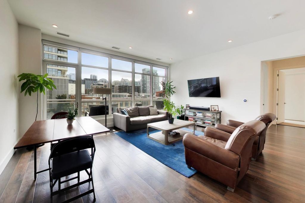 367 W Locust Street 305, Chicago, IL 60610 — photo 3