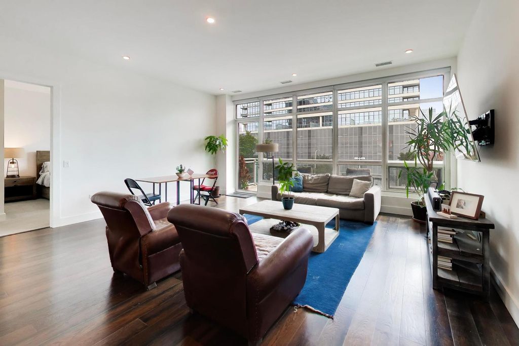 367 W Locust Street 305, Chicago, IL 60610 — photo 5