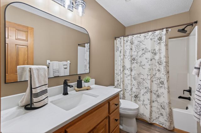 13746 Shenandoah Street NE, Ham Lake, MN 55304