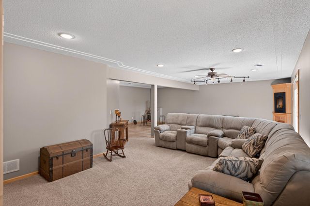 13746 Shenandoah Street NE, Ham Lake, MN 55304