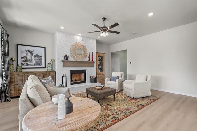 317 Skeen Peak, Springtown, TX 76082