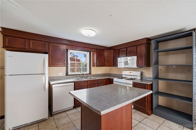 6354 Oconnor Drive, Lockport Town, NY 14094