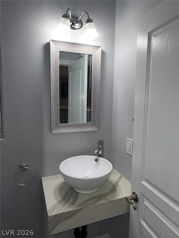 10549 WINTER GRASS Drive, Las Vegas, NV 89135