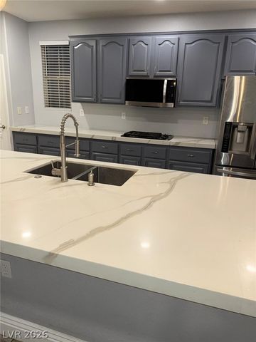 10549 WINTER GRASS Drive, Las Vegas, NV 89135