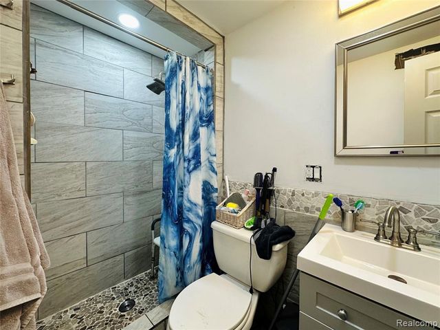 3505 Bendelow Road, Rochester Hills, MI 48307