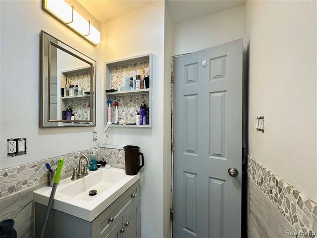 3505 Bendelow Road, Rochester Hills, MI 48307