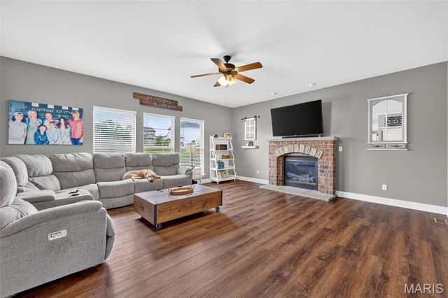 236 Victoria Park Avenue, Wentzville, MO 63385