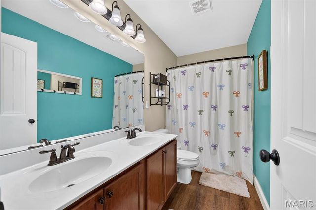 236 Victoria Park Avenue, Wentzville, MO 63385