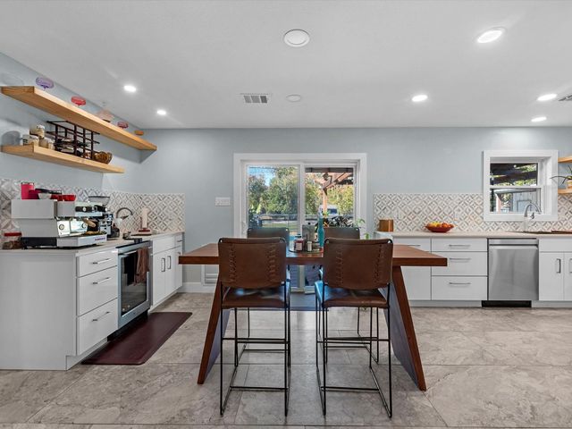 712 Barbara Street, Tomball, TX 77375