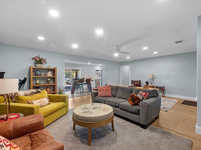 712 Barbara Street, Tomball, TX 77375