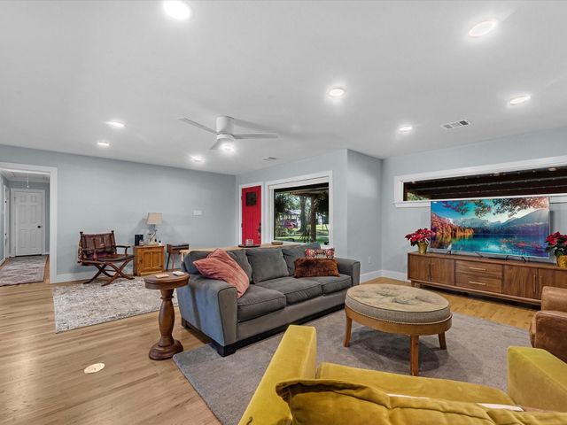 712 Barbara Street, Tomball, TX 77375