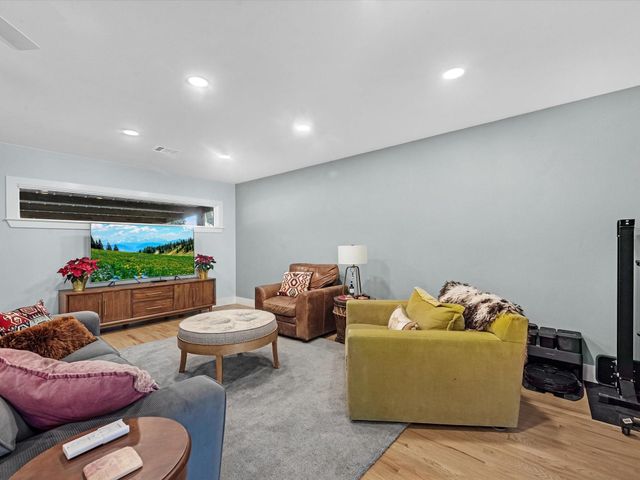 712 Barbara Street, Tomball, TX 77375