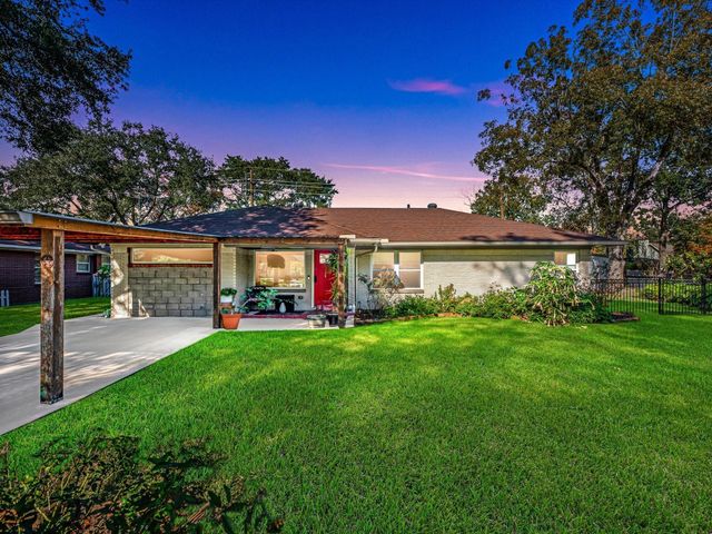 712 Barbara Street, Tomball, TX 77375