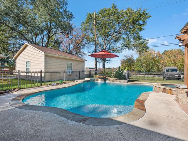 712 Barbara Street, Tomball, TX 77375