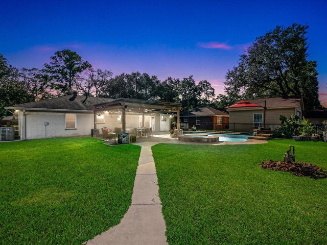 712 Barbara Street, Tomball, TX 77375