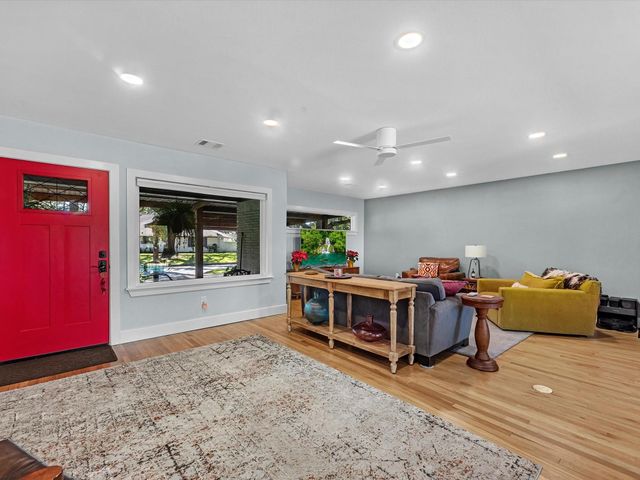 712 Barbara Street, Tomball, TX 77375