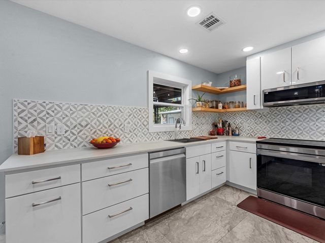 712 Barbara Street, Tomball, TX 77375