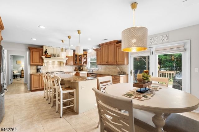 96 Carol Pl, Wayne Twp., NJ 07470