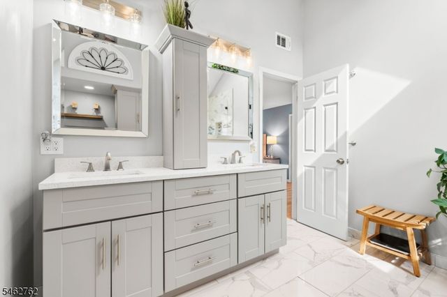 96 Carol Pl, Wayne Twp., NJ 07470