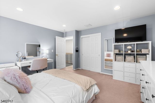 96 Carol Pl, Wayne Twp., NJ 07470