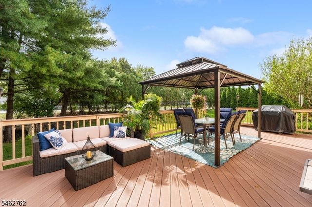96 Carol Pl, Wayne Twp., NJ 07470