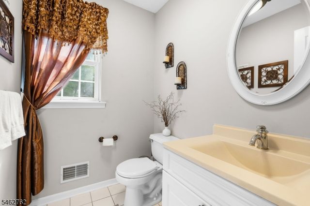 96 Carol Pl, Wayne Twp., NJ 07470
