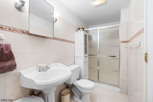96 Carol Pl, Wayne Twp., NJ 07470