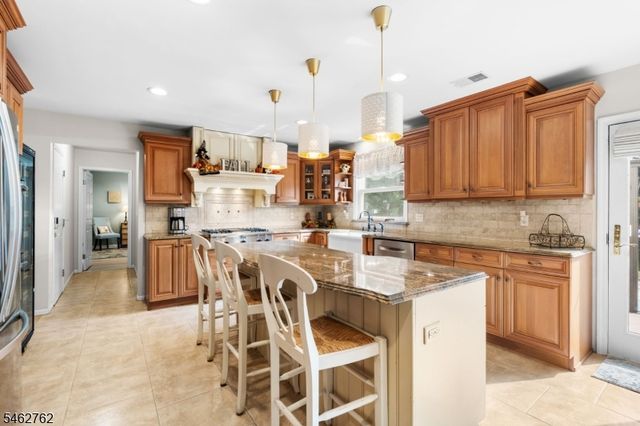 96 Carol Pl, Wayne Twp., NJ 07470
