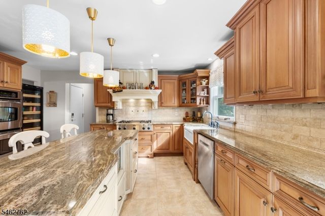 96 Carol Pl, Wayne Twp., NJ 07470