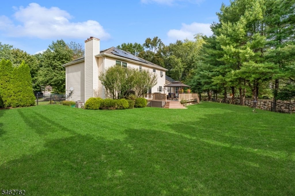 96 Carol Pl, Wayne Twp., NJ 07470 — photo 2