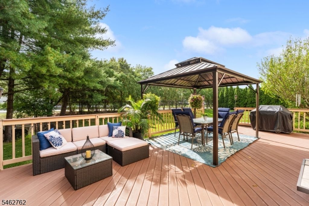96 Carol Pl, Wayne Twp., NJ 07470 — photo 4