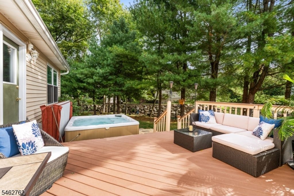 96 Carol Pl, Wayne Twp., NJ 07470 — photo 5