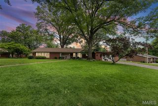 4 Shady Lane, Belleville, IL 62221