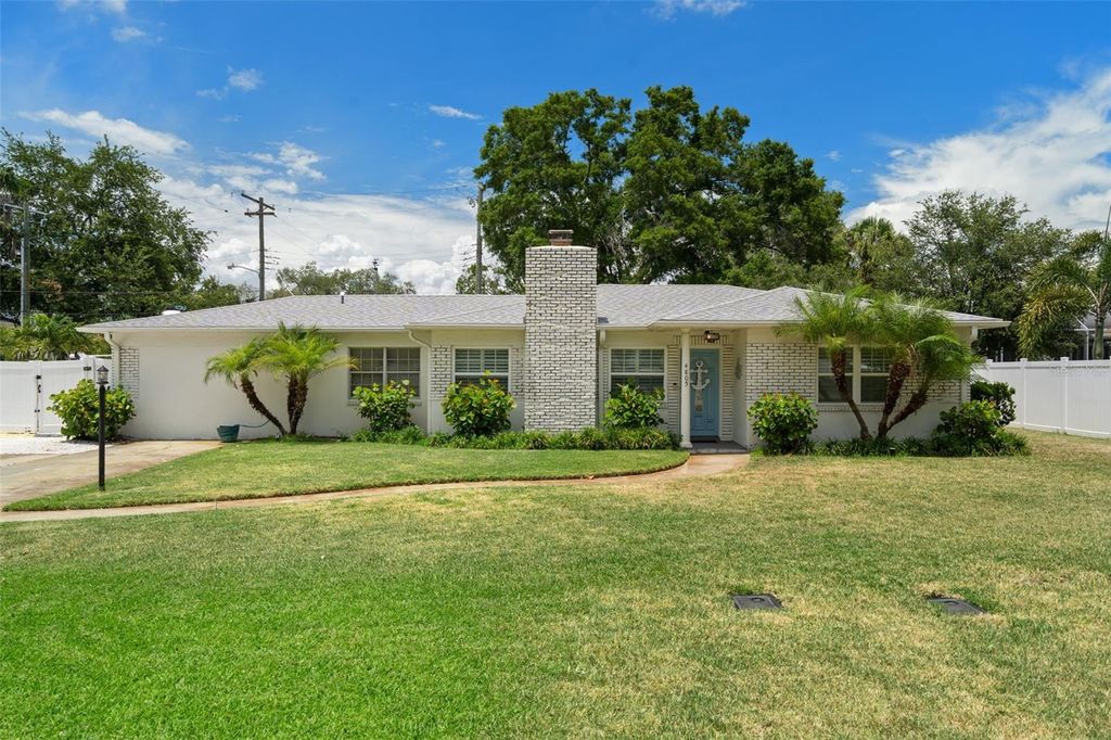 Image 2 of property listing at 4805 W LEONA STREET, Tampa, FL 33629