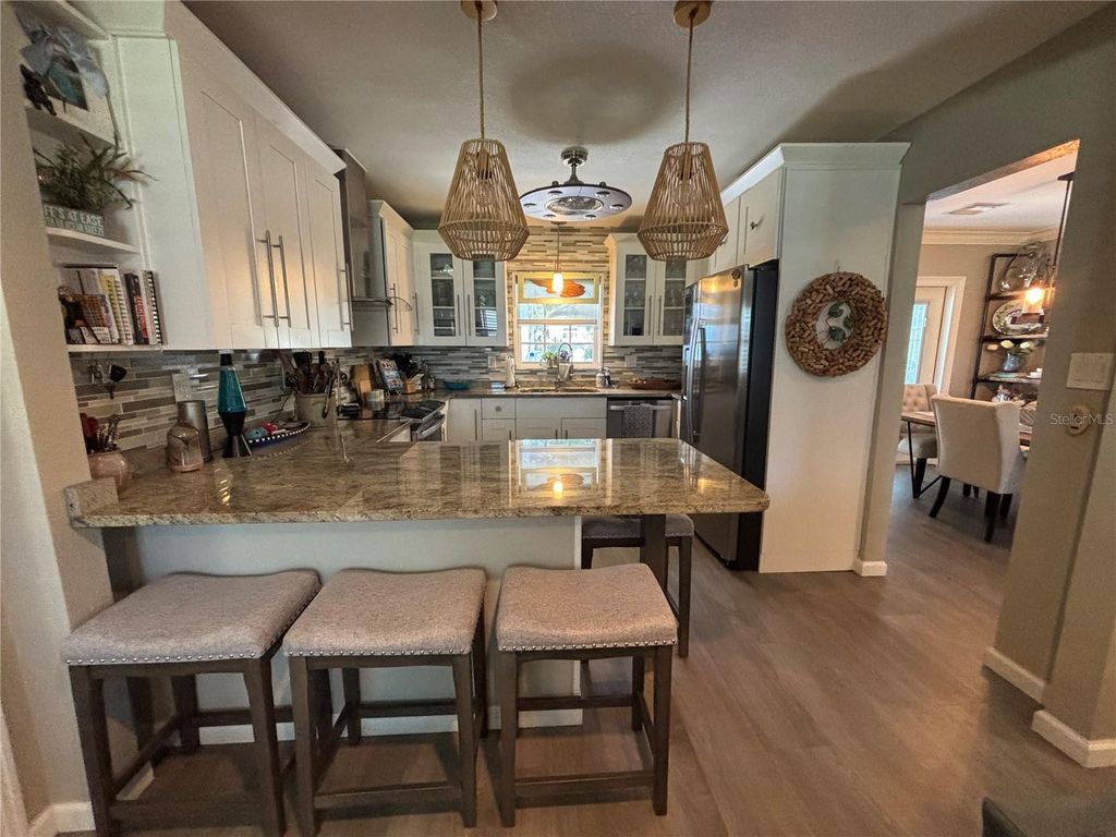 Image 11 of property listing at 4805 W LEONA STREET, Tampa, FL 33629