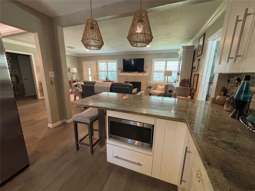 Image 12 of property listing at 4805 W LEONA STREET, Tampa, FL 33629