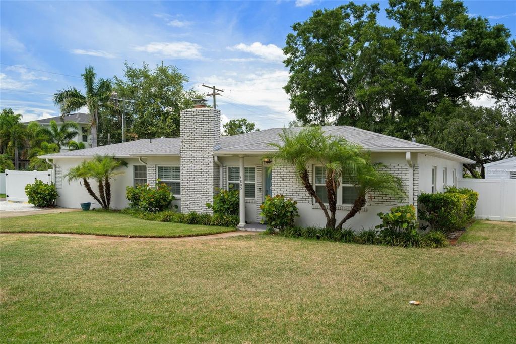 Image 3 of property listing at 4805 W LEONA STREET, Tampa, FL 33629