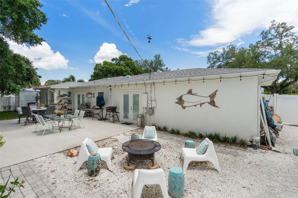 Image 23 of property listing at 4805 W LEONA STREET, Tampa, FL 33629