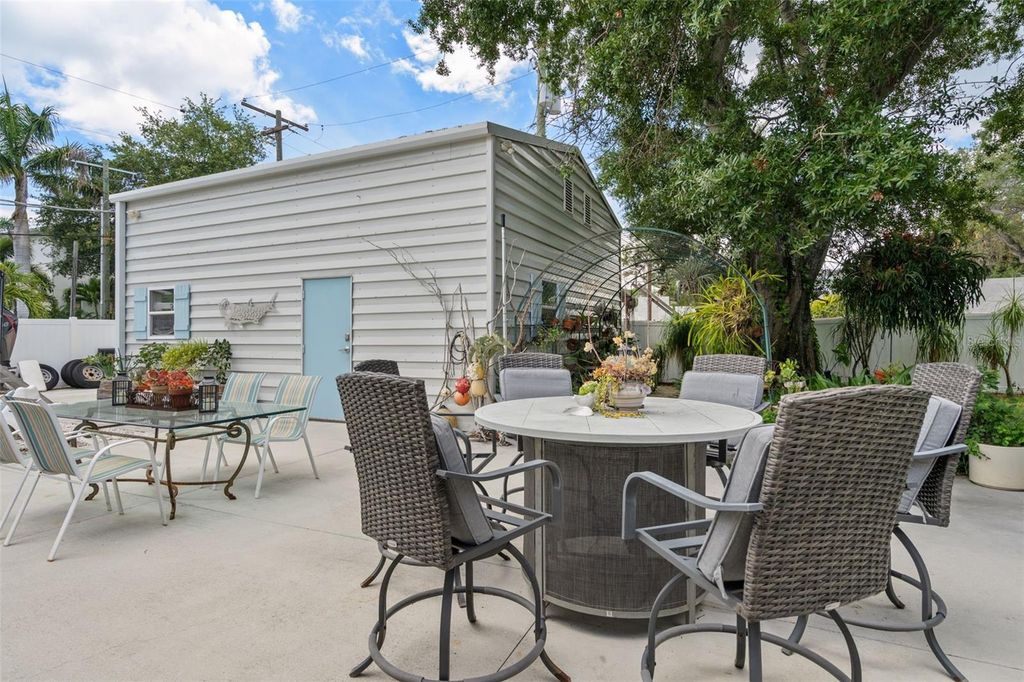 Image 26 of property listing at 4805 W LEONA STREET, Tampa, FL 33629