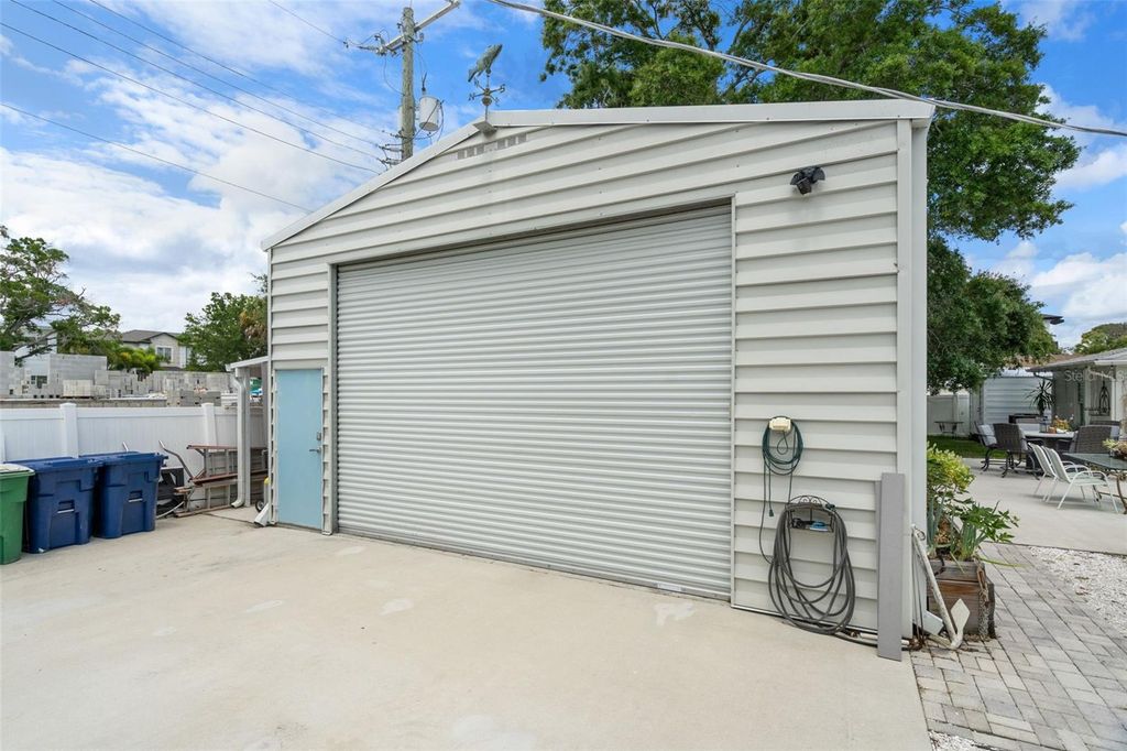 Image 27 of property listing at 4805 W LEONA STREET, Tampa, FL 33629