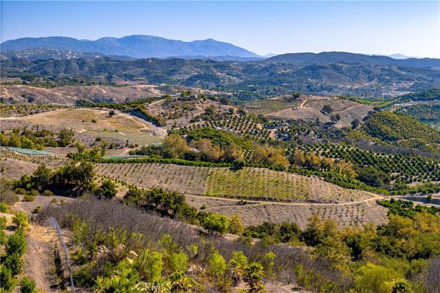 34 Los Gatos Road, Temecula, CA 92590