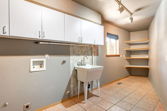 27 Las Huertas Road, Placitas, NM 87043