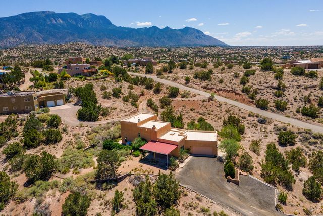 27 Las Huertas Road, Placitas, NM 87043