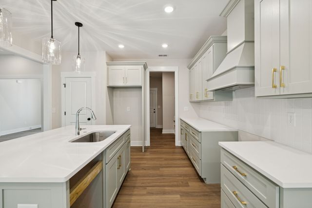 330 Thoroughbred Ln, Hartsville, TN 37074